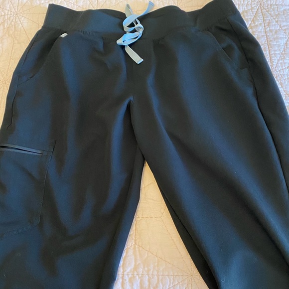 Figs Black PL Zamora joggers - Picture 2 of 5